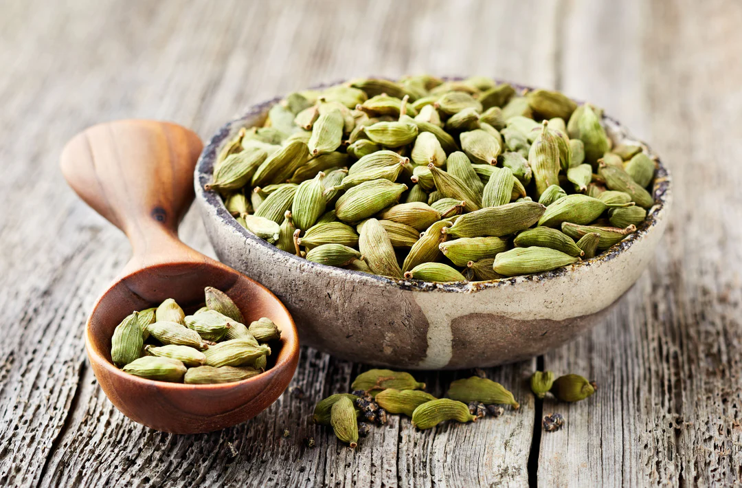 Teakwood & Cardamom